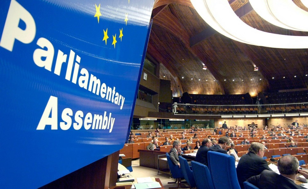 XİN: "Qətnamələr" Avropa Parlamentinin rolunu bir qurum kimi heçə endirir