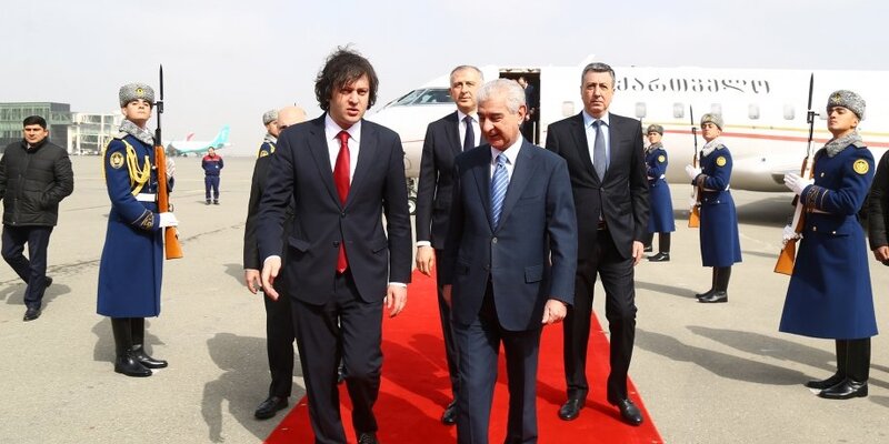 Премьер Грузии прибыл с первым официальным визитом в Баку