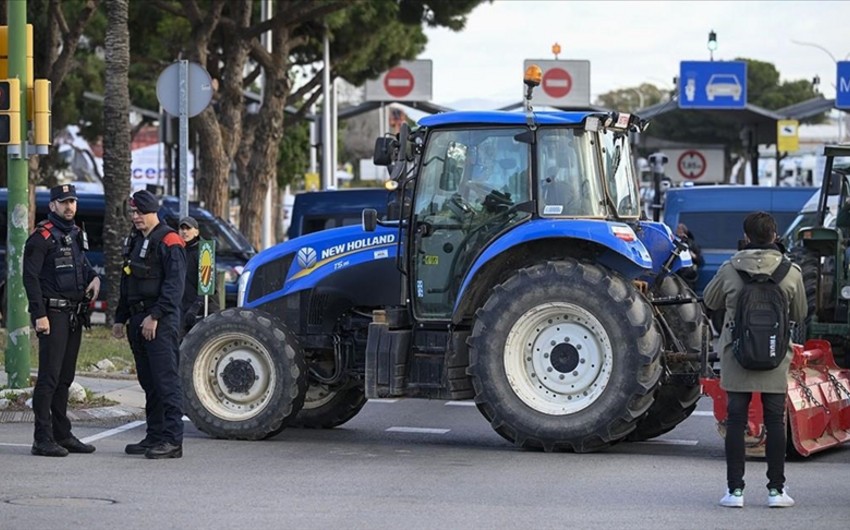 İspaniya paytaxtında fermerlər traktorlarla etiraz aksiyası keçiriblər