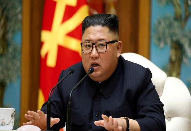 زعيم كوريا الشمالية يشرف على تدريبات إطلاق نار بقاذفات صواريخ متعددة