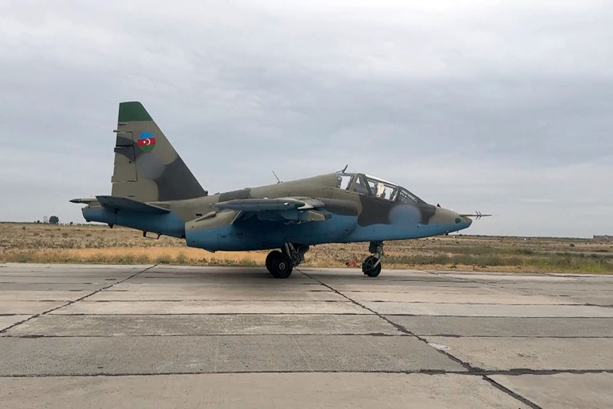 Azerbaijan’s military pilots carry out training flights