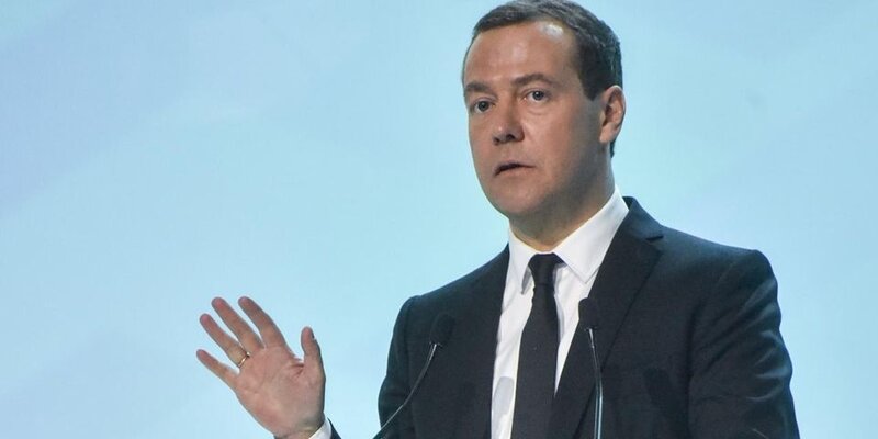 Медведев предостерег Францию от отправки войск на Украину