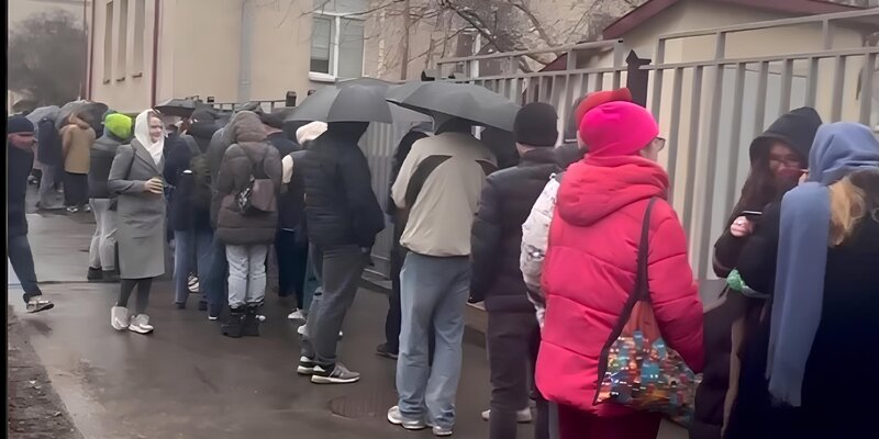 В Москве люди пришли сдавать кровь для пострадавших при теракте в «Крокусе»