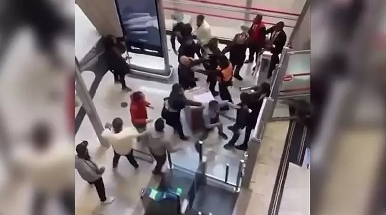 Сторонники РПК создали хаос в парижском аэропорту 3 человека получили ранения - ВИДЕО