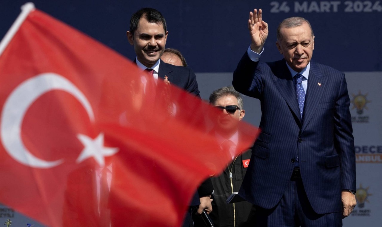 أردوغان يحشد لاستعادة إسطنبول قبل ساعات من الانتخابات المحلية