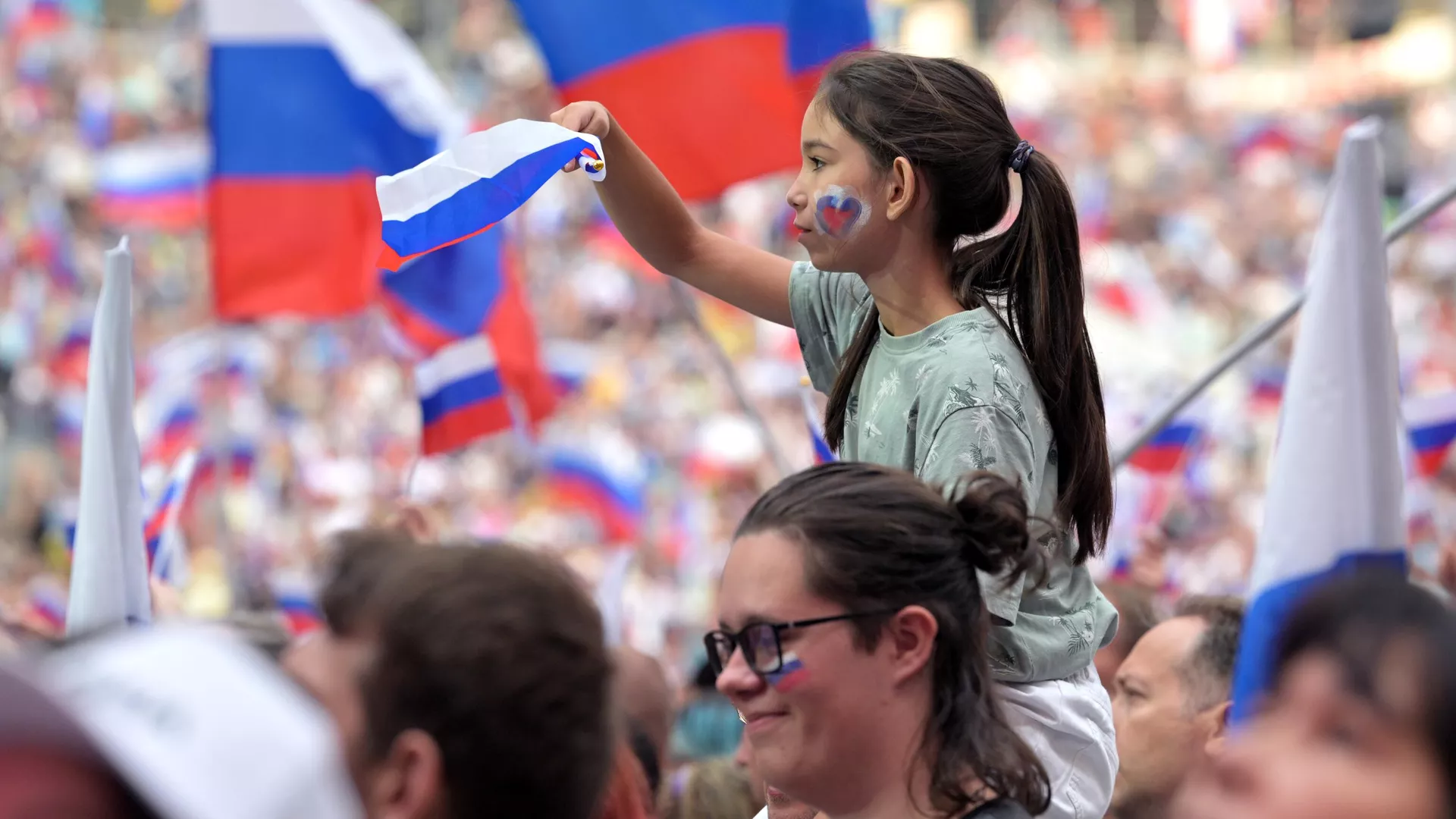 Russia Swept by ‘Unprecedented’ Wave of Patriotism - Poll