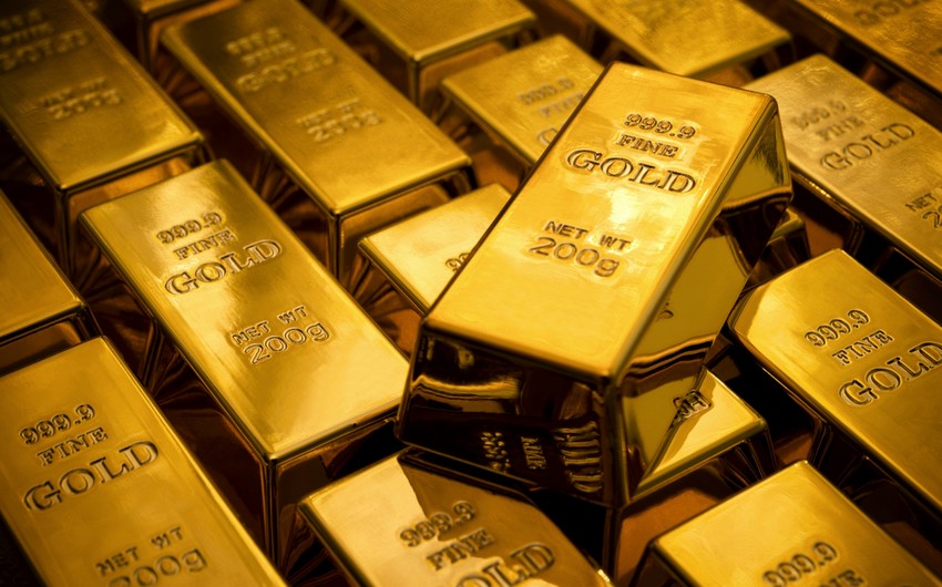 Gold hits fresh record as rate cut hopes build after data shows inflation ease