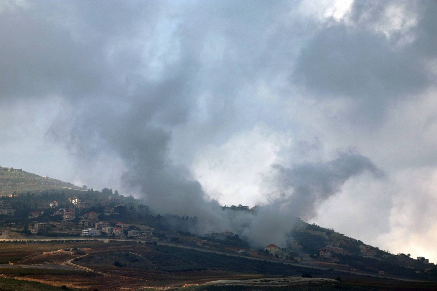 7 مصابين في غارة إسرائيلية على بلدة بجنوب لبنان