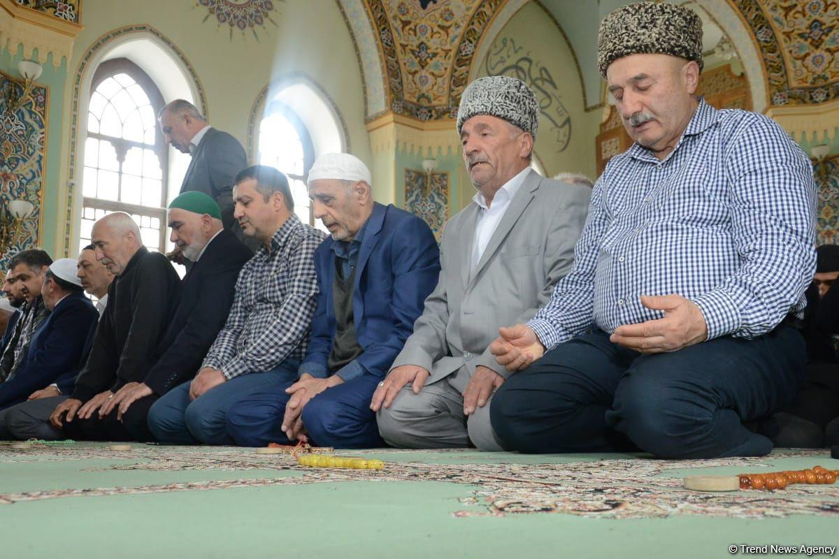 Azerbaijan discloses prayer times of Ramadan holiday