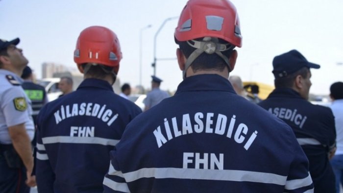 Bakıda mənzildə köməksiz qalan 2 uşaq xilas edildi