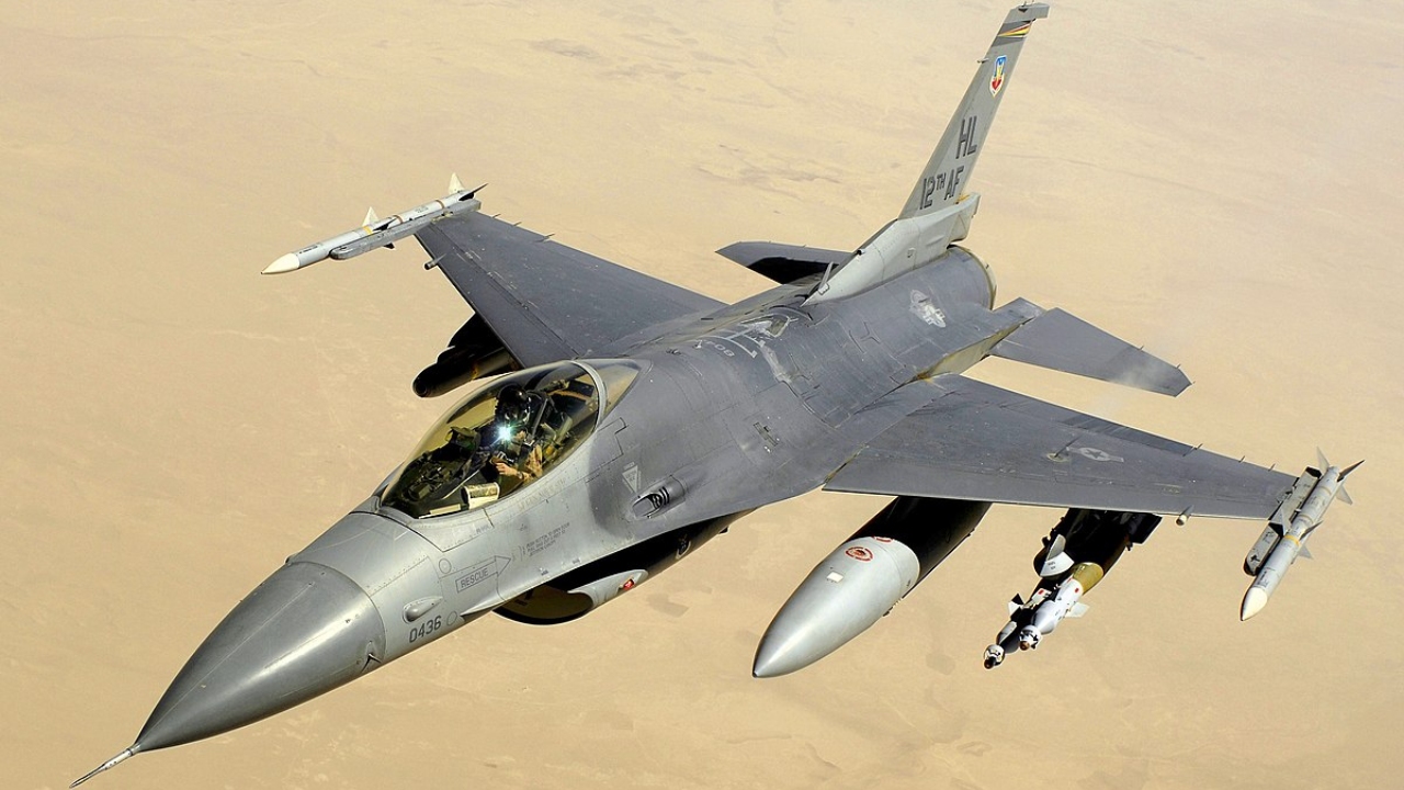ABŞ süni intellektlə idarə olunacaq "Pilotsuz F-16"ları sınaqdan keçirəcək