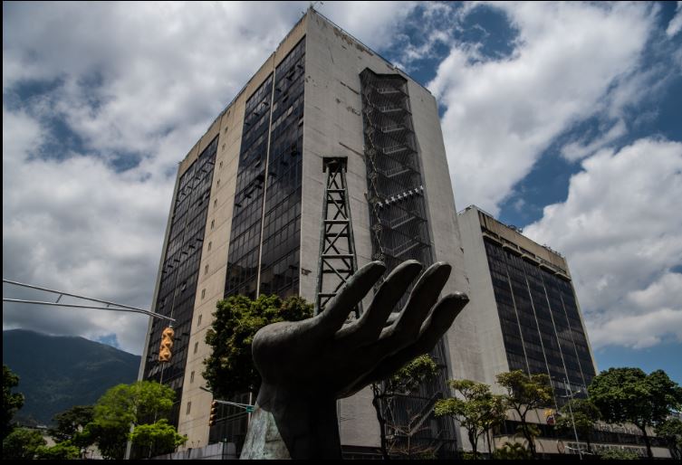 اعتقال مسئولين بشركة بتروليوس دي فنزويلا للنفط على خلفية اتهامات بالفساد