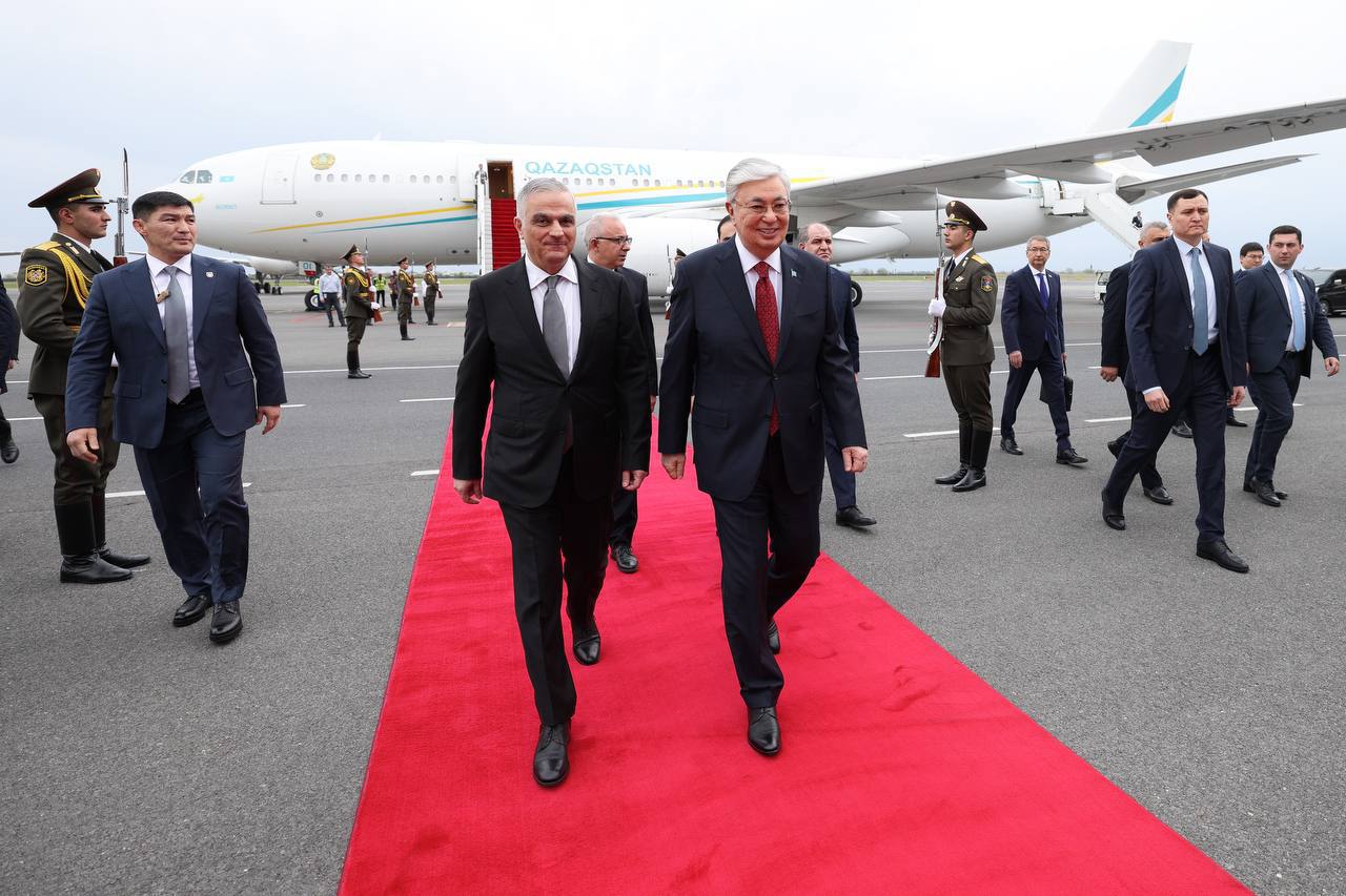 Qazaxıstan Prezidenti İrəvana getdi - VİDEO