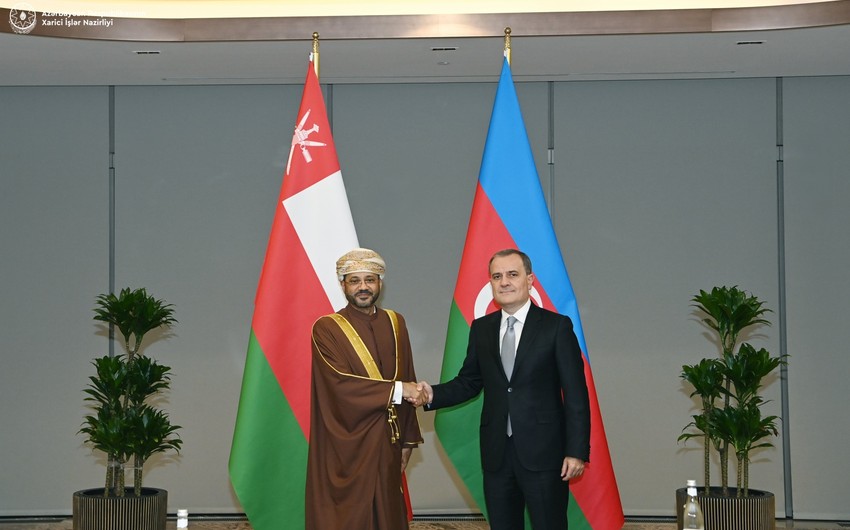 Foreign ministers of Azerbaijan, Oman discuss issues of co-op