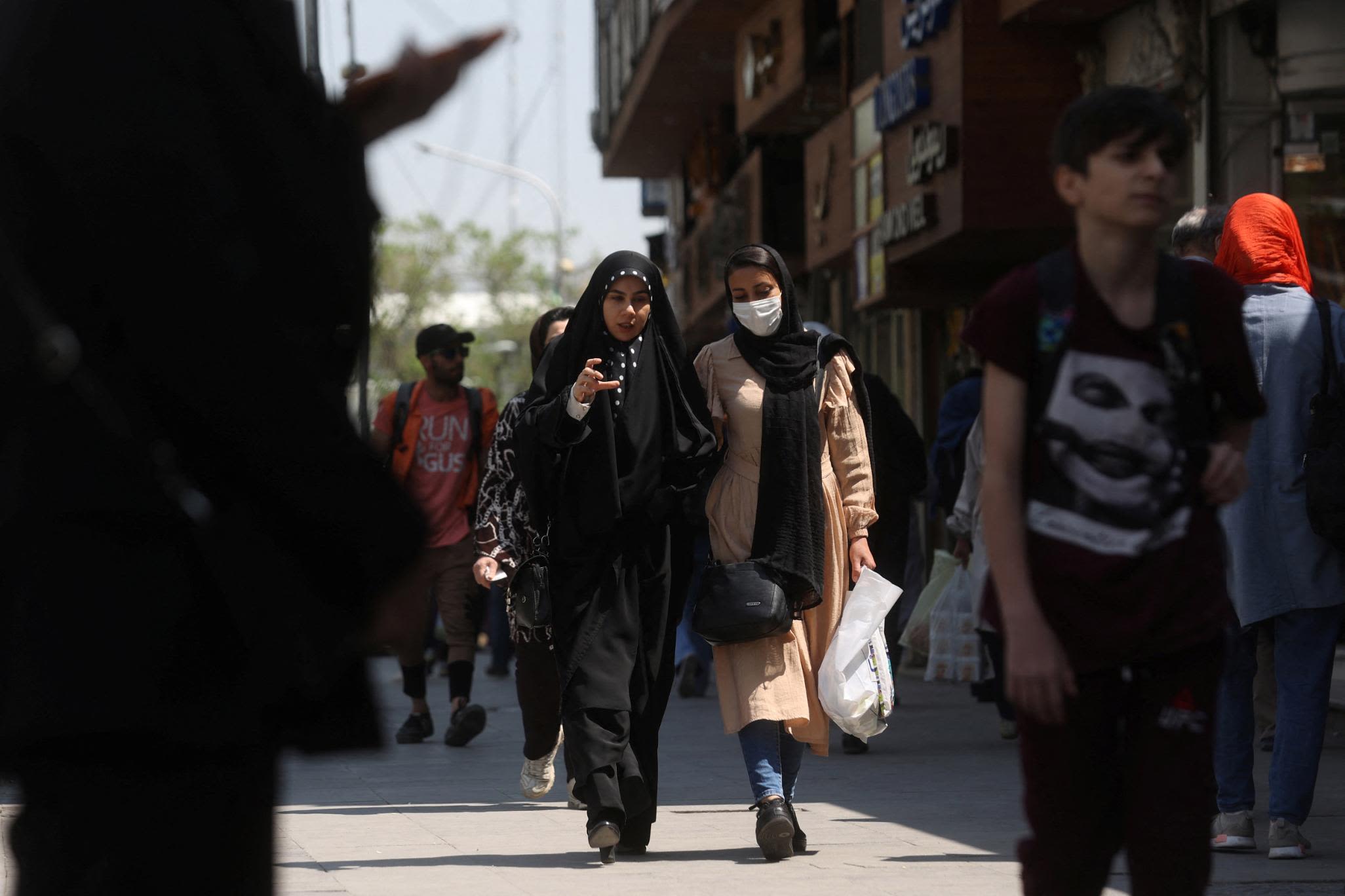 İranda 12 yaşlı qızlar hicaba görə həbs edilir