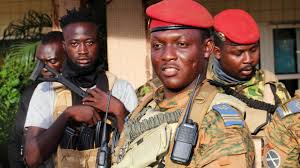 بوركينا فاسو تطرد ثلاثة دبلوماسيين فرنسيين بسبب نشاطات تخريبية