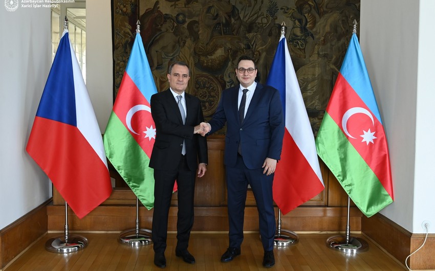 FM Jeyhun Bayramov meets with his Czech counterpart