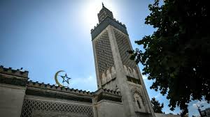 مسجد باريس يعرب عن قلقه بشأن تصريحات رئيس الوزراء الفرنسي حول التسلل الإسلامي