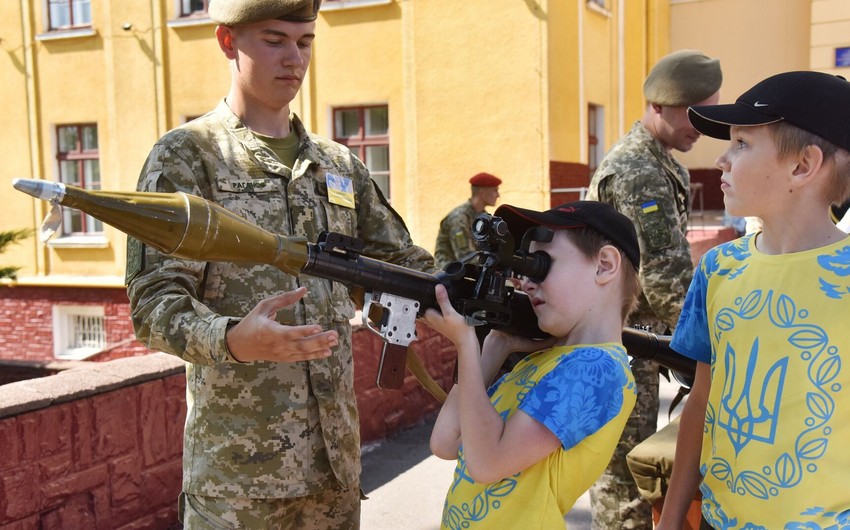 Ukrayna Ali Radası məktəblərdə ibtidai hərbi hazırlığın keçirilməsi haqqında qanun qəbul edib