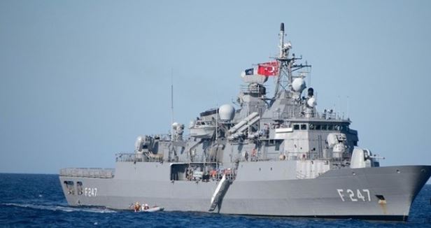 وصول سفينة عسكرية تركية إلى ميناء مقديشو