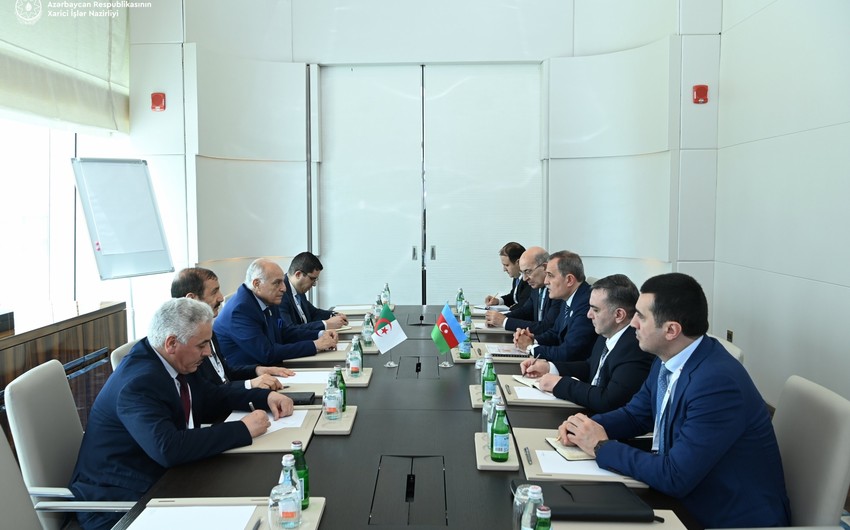 Azerbaijani FM meets with his Algerian counterpart