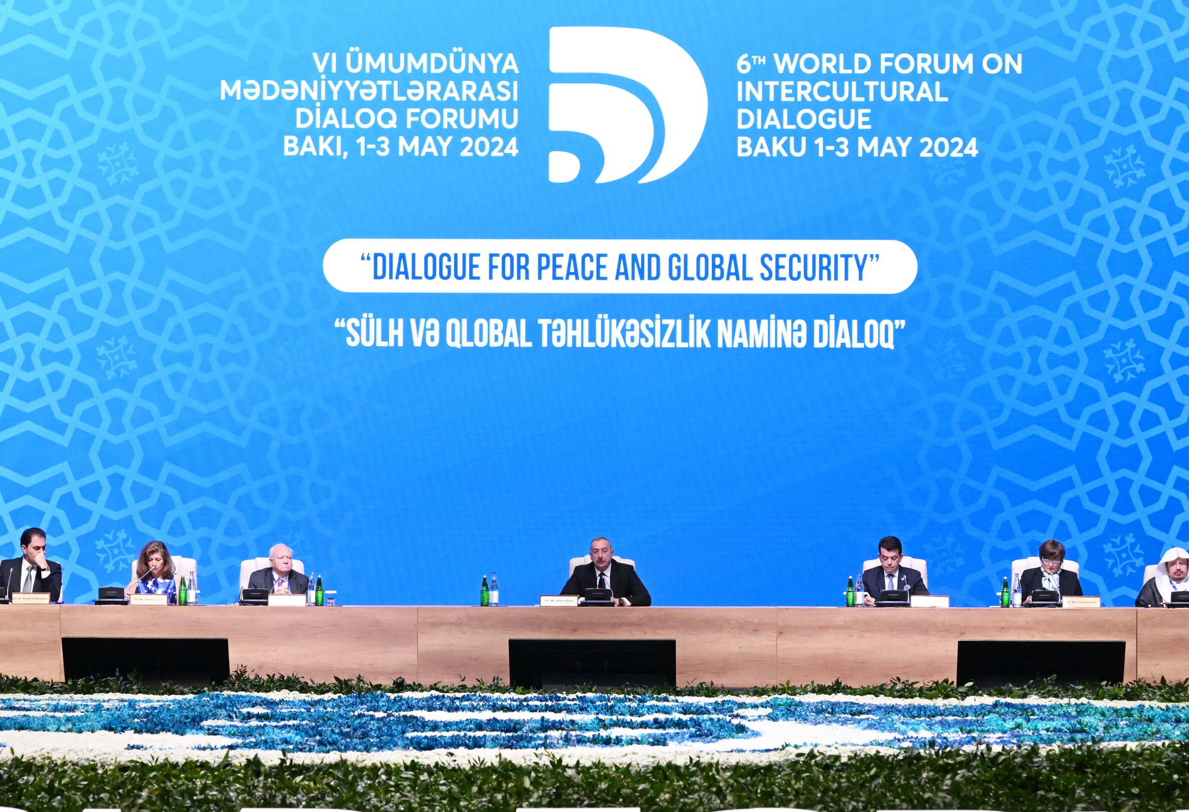 Prezident Bakıda keçirilən forumun açılış mərasimində iştirak edir - VİDEO