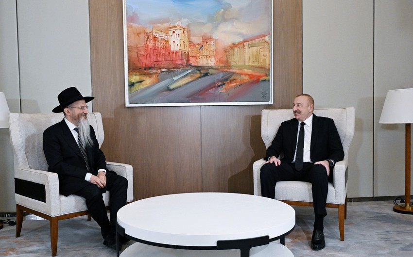 President Ilham Aliyev receives Chief Rabbi of Russia