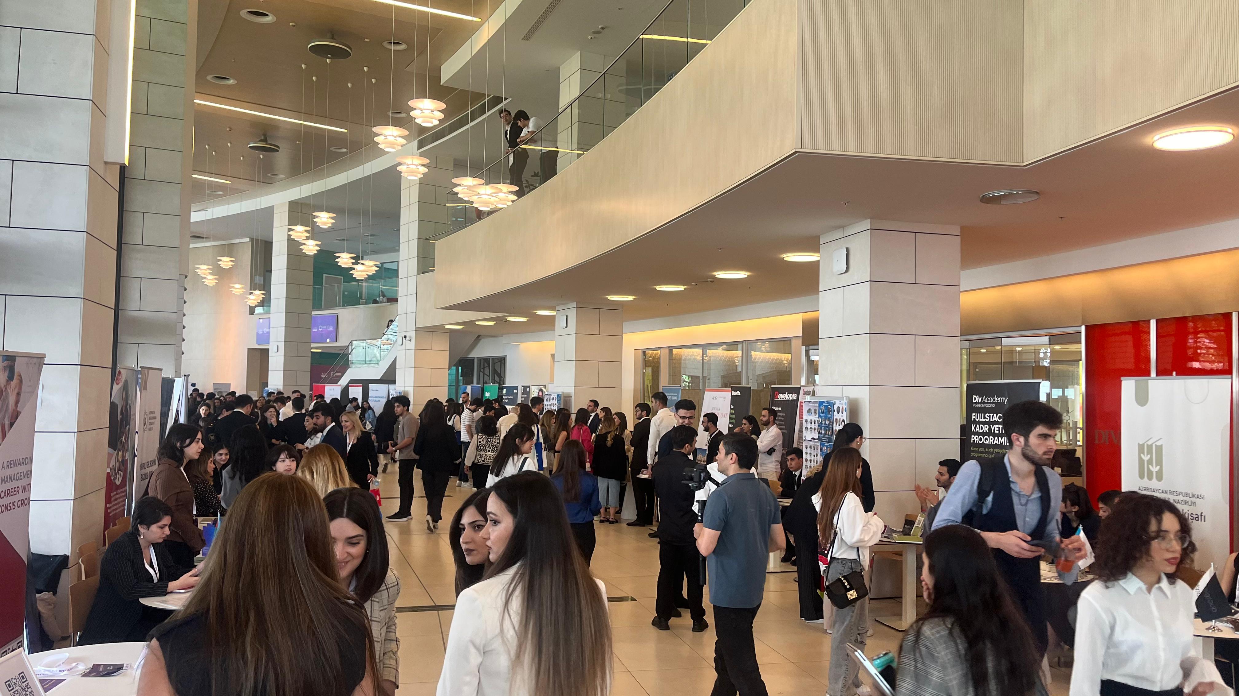 Career Fair at ADA University Connects Students with Over 100 Employers, Including International Eurasia Press Fund - PHOTOS/VIDEO