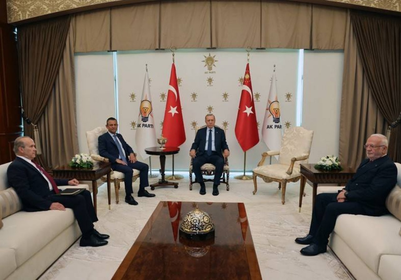 لقاء تاريخي بين أردوغان وزعيم المعارضة ناقش مشاكل تركيا