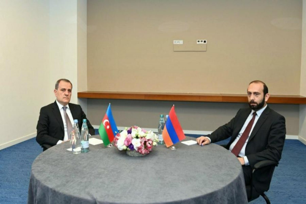 بيراموف يلتقي مع ميرزويان في كازاخستان
