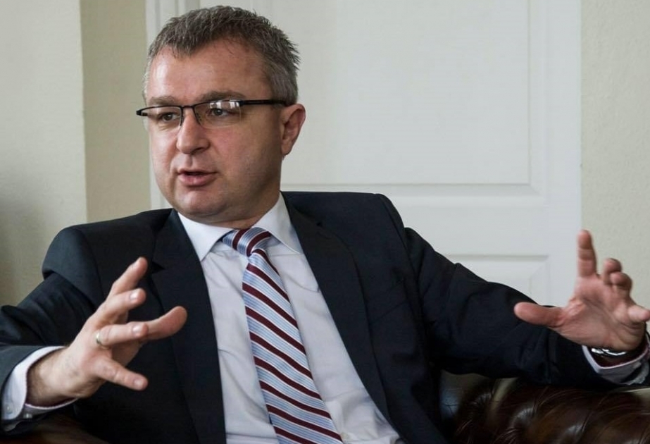خبير ساسي مجري : يمكن للغرب أن يساعد أذربيجان لحل مشكلة الألغام في قراباغ
