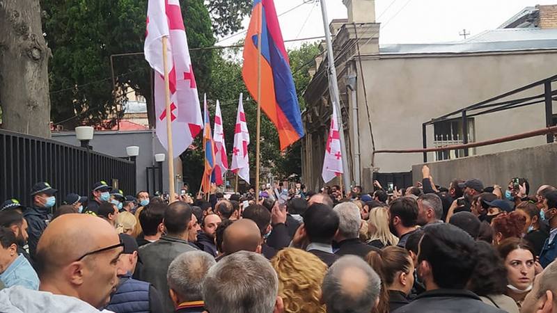 هل يمكن أن تؤثر الاحتجاجات الجارية في أرمينيا وجورجيا على أذربيجان؟