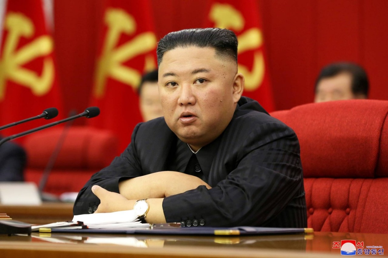 الكوريون الشماليون يقسمون على الولاء للزعيم في عيد ميلاده