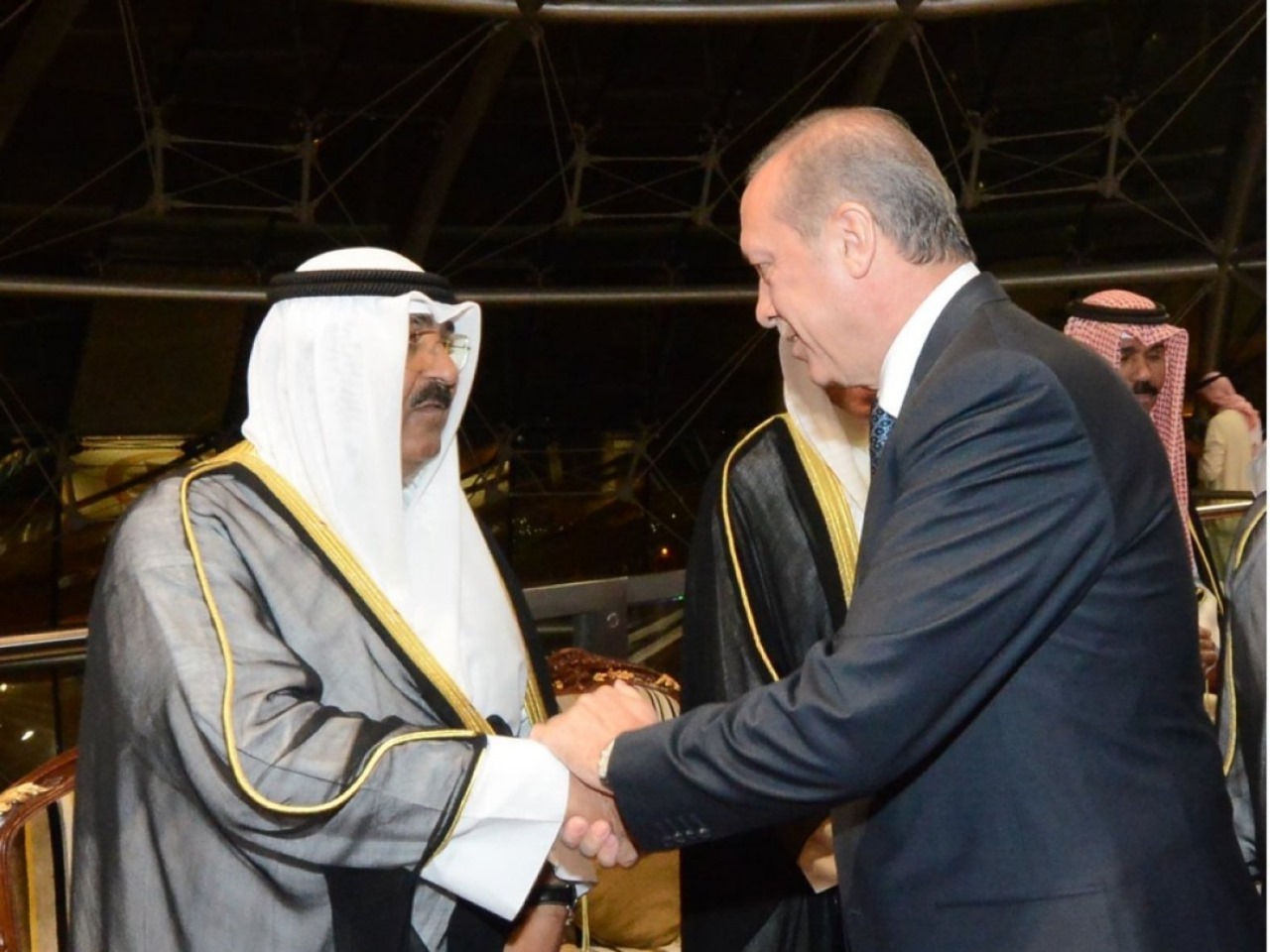 أمير الكويت يبدأ زيارة إلى تركيا
