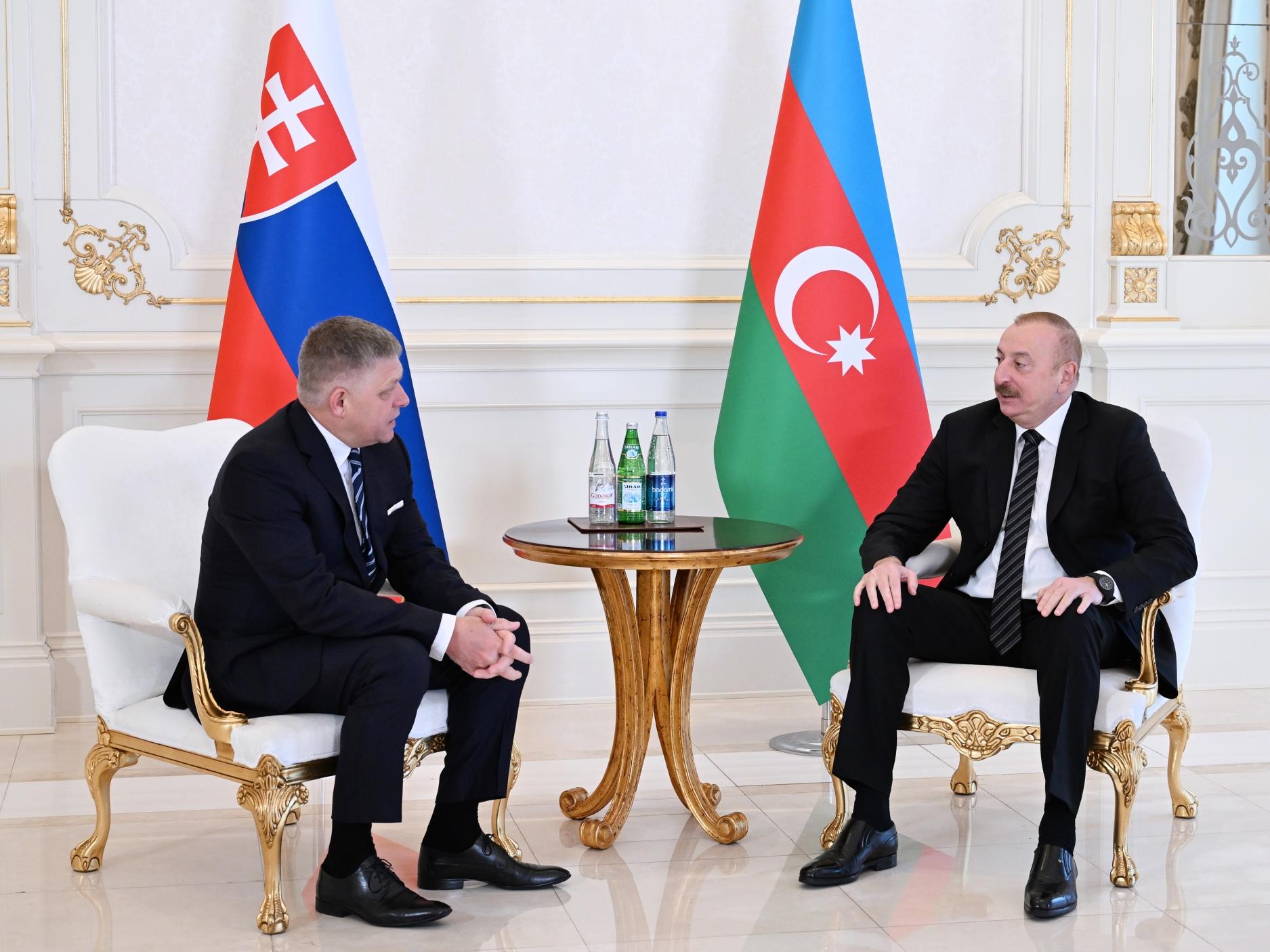 President Ilham Aliyev Commences One-on-One Meeting with Prime Minister of Slovakia