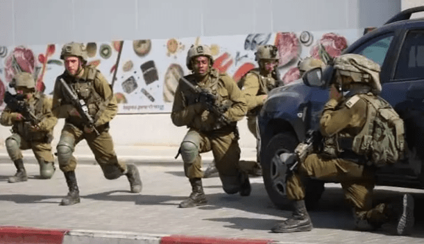 SON DƏQİQƏ: İsrail əsgərləri Rəfaha öz bayrağını sancdılar - VIDEO