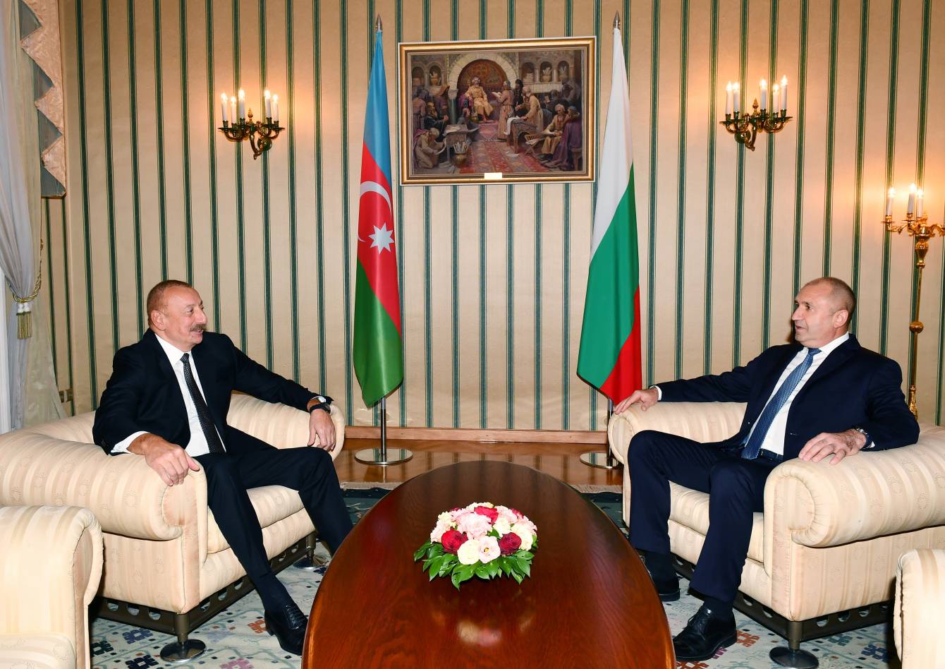 علييف يجتمع مع رئيس بلغاريا