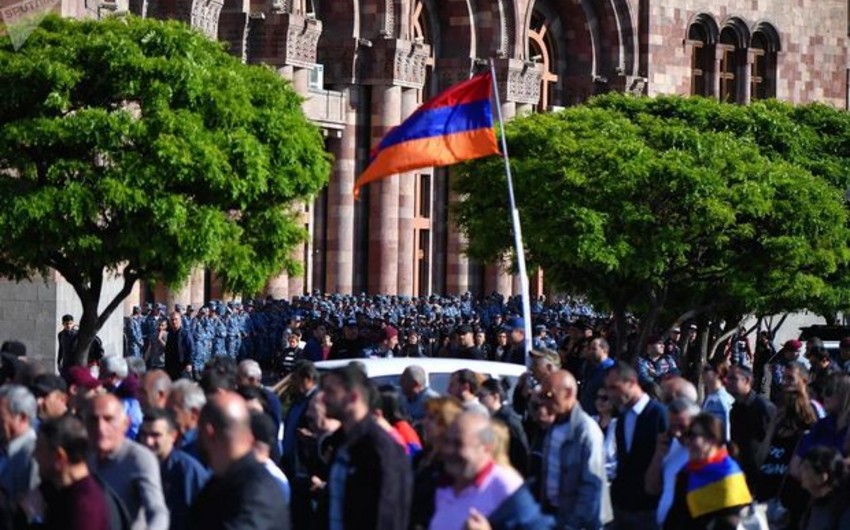 Protest rally starts in State University of Yerevan - VIDEO