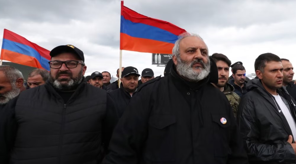 СРОЧНО: армянские реваншисты вошли в Ереванский государственный университет - ВИДЕО