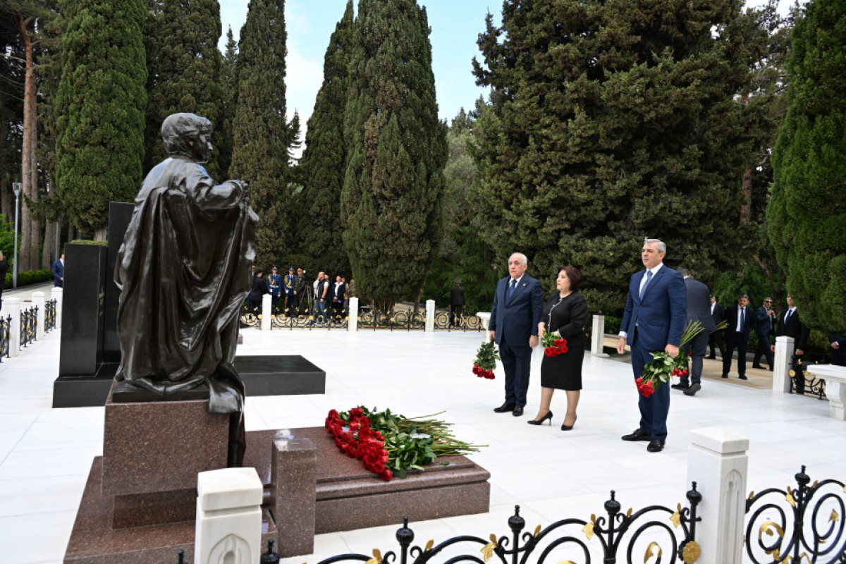 Azerbaijani state and government officials commemorate National Leader
