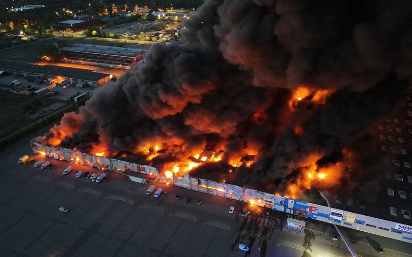 Fire destroys one of biggest shopping centres in Warsaw