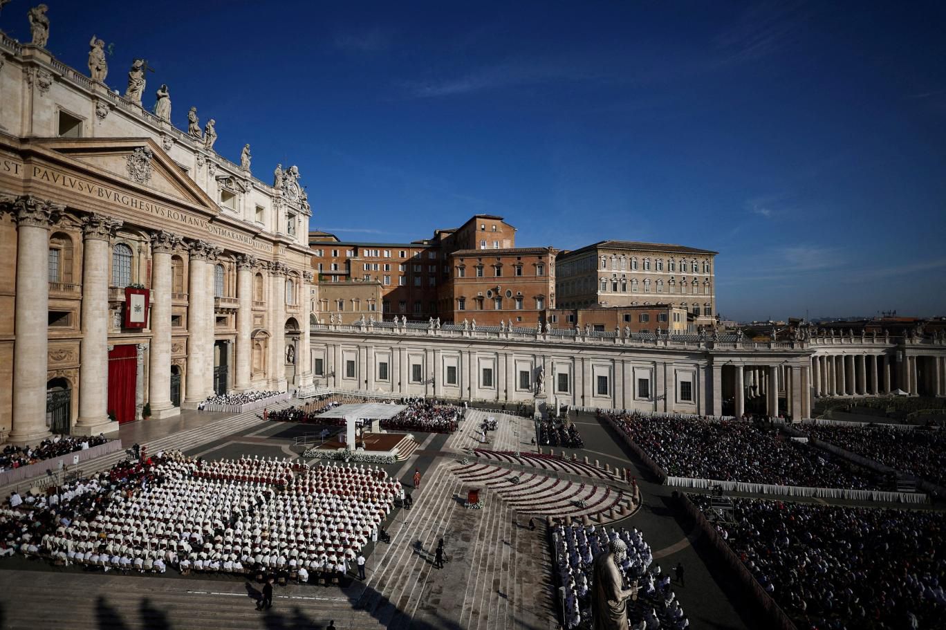Vatikanda muzey işçiləri Roma papasına petisiya göndəriblər