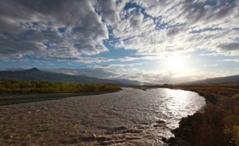Armenia, Iran to create working group on constructing second bridge over Araz River