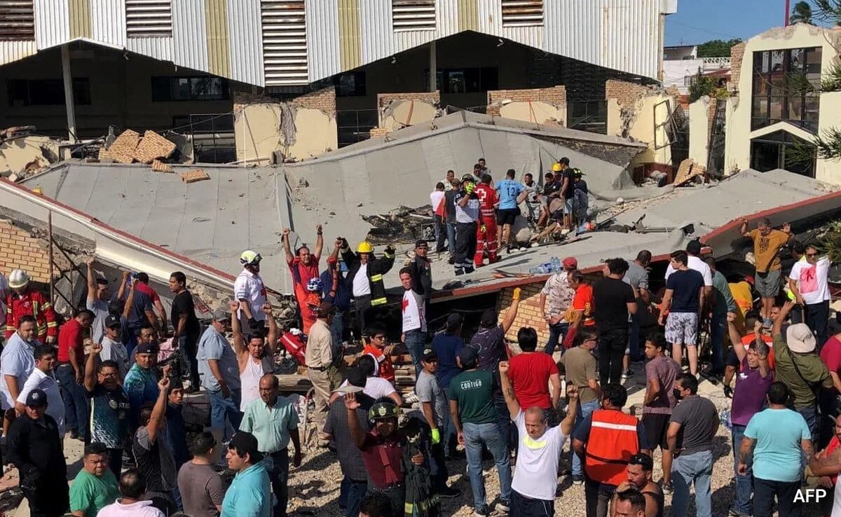 At least 7 dead after roof collapses in Mexican church
