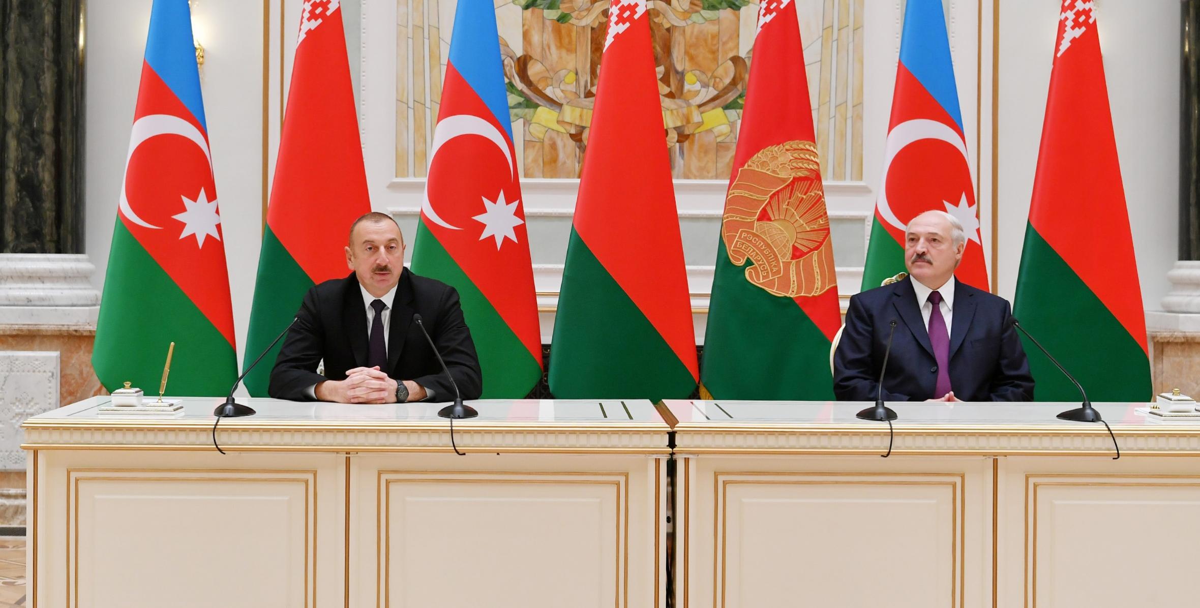İlham Əliyev və Aleksandr Lukaşenko mətbuata bəyanatlarla çıxış edirlər
