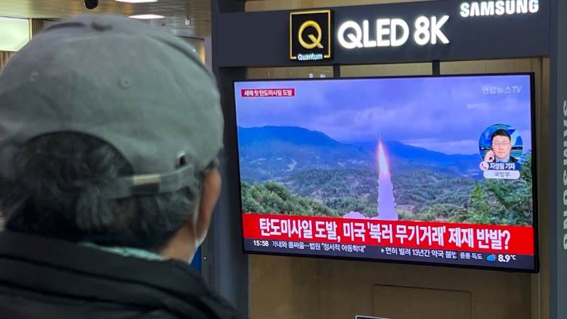 North Korea launces ballistic missiles toward East Sea
