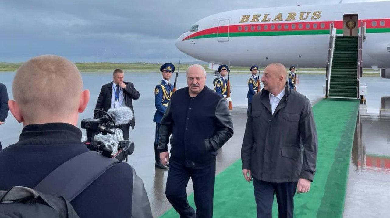 İlham Əliyev Aleksandr Lukaşenkonu Füzulidə qarşıladı -FOTOLAR