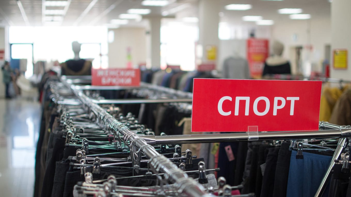 В России после санкций люди обращаются к “блошиным” рынкам