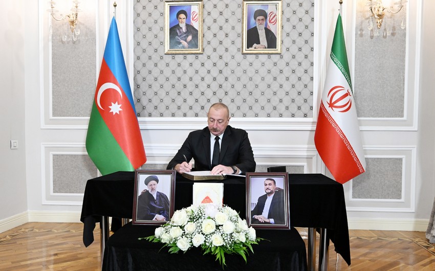 Azerbaijani President visits Iranian embassy, expressed his condolences