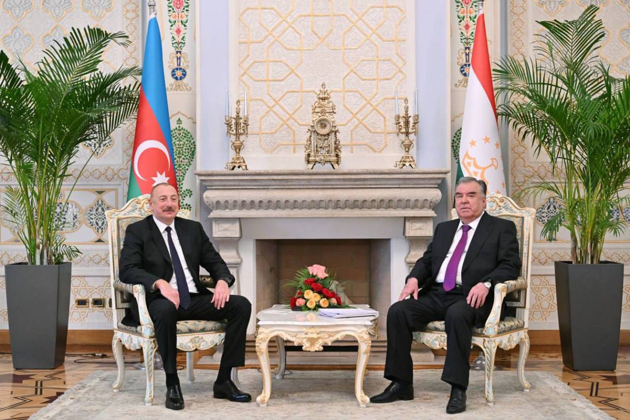 President Ilham Aliyev's one-on-one meeting with President of Tajikistan kicks off